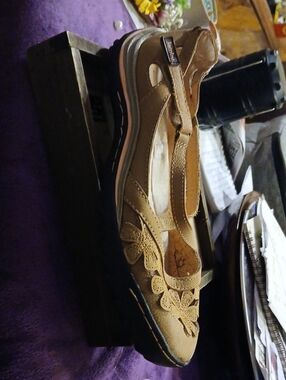 Jambu Womens Blossom Encore Tan Brown Flats Shoes 8.5M Floral Memory Foam